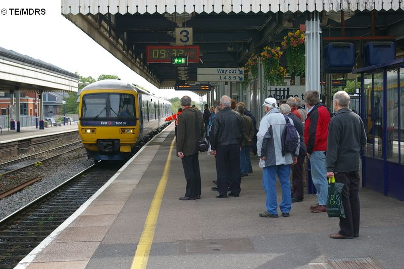 MDRS members about to board 09.37 train at Maidenhead