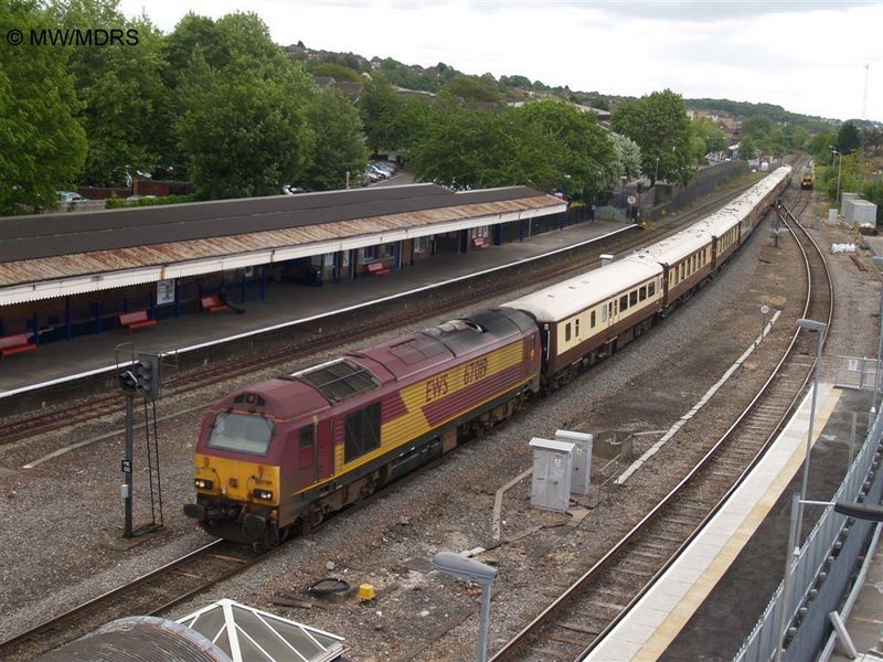 VSOE passes High Wycombe (photo by Mike Walker)