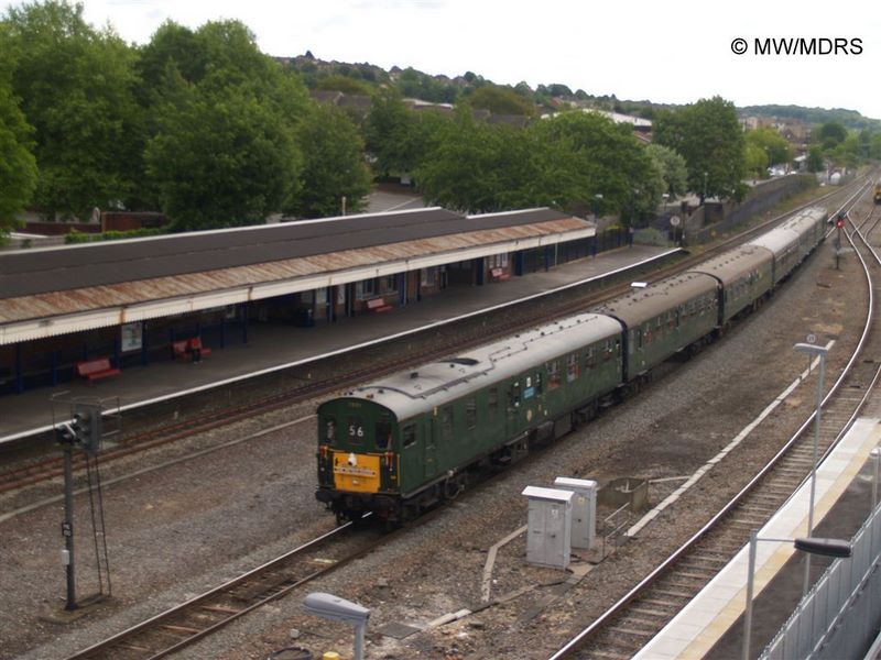 Hastings DEMU passes High Wycombe (photo by Mike Walker)