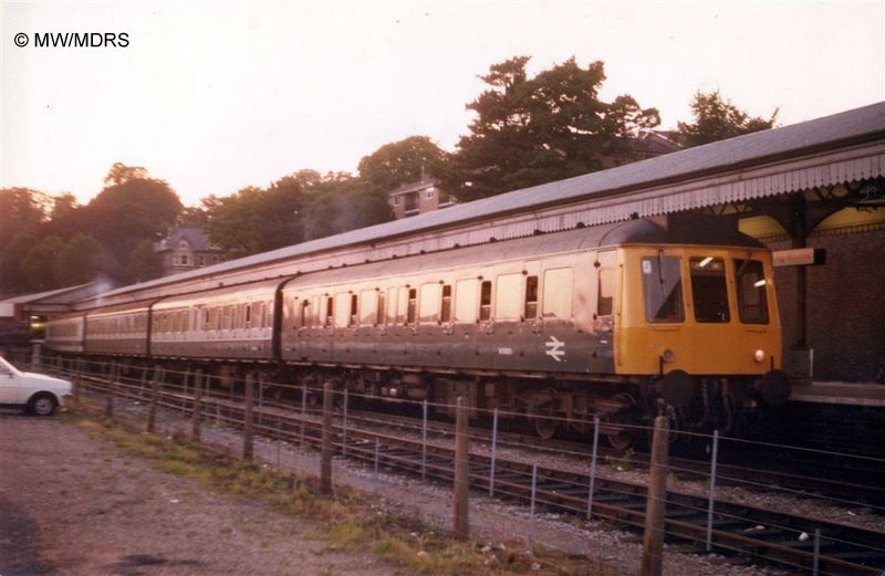Mixed liveried 115 unit in High Wycombe Bay Platform