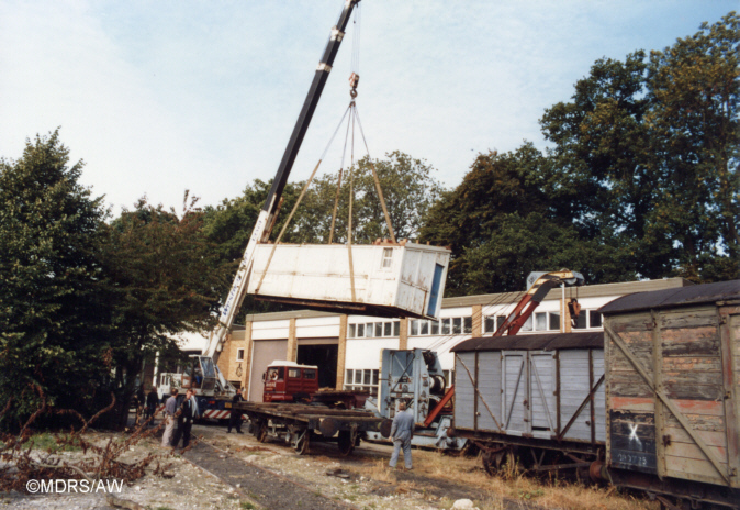 Bourne End platform shelter being unloaded