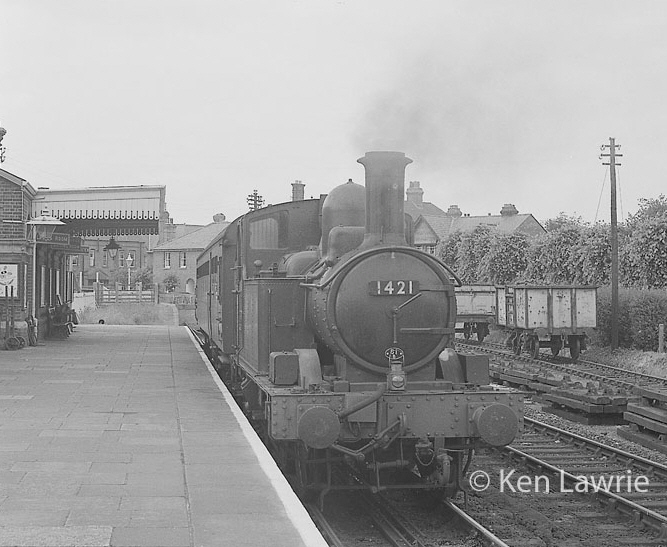 1421 at Marlow station in August 1961 (Ken Lawrie)