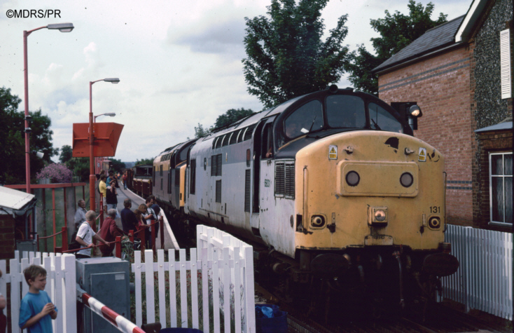 37131 and 37377 at Furze Platt level crossing