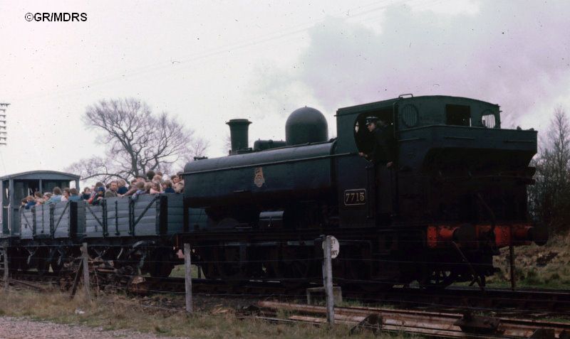 7715 giving rides with open wagons (Gordon Rippington)