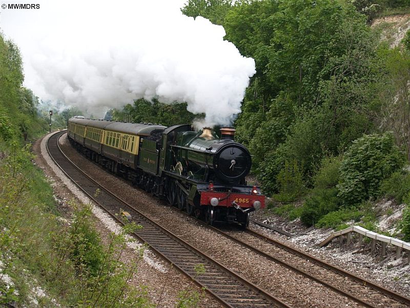 4965 passes Tylers Green (Mike Walker)