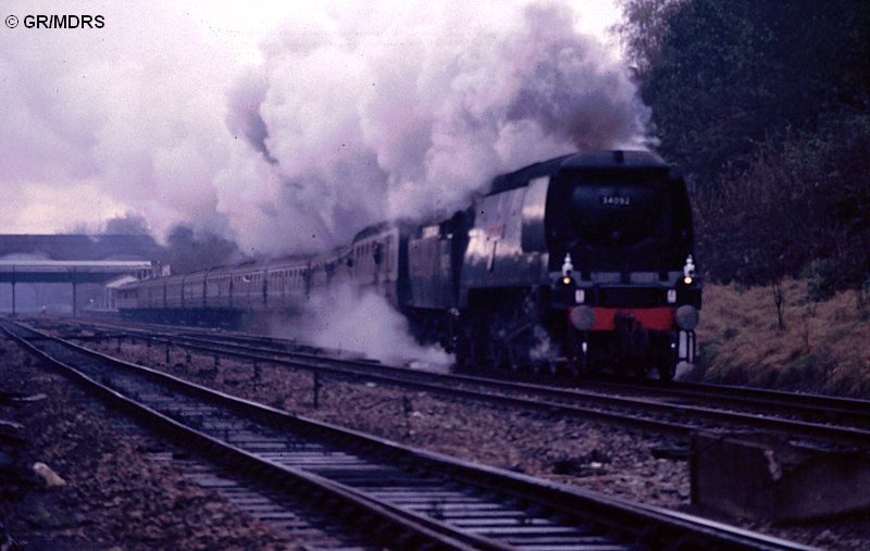 34092 Passing Gerrards Cross (Gordon Rippington)