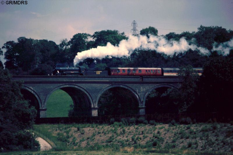 777 approaches Gerrards Cross (Gordon Rippington)