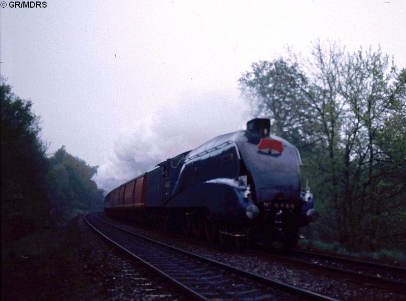 4468 passes Seer Green (Gordon Rippington)