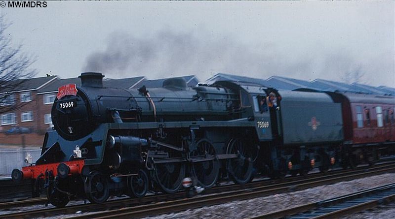 75069 passing High Wycombe (Mike Walker)