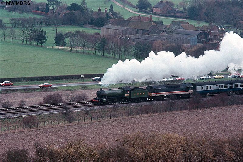 3442 passes Bradenham (Mike Walker)