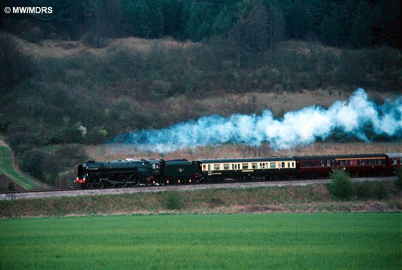 71000 passes Bradenham (Mike Walker)