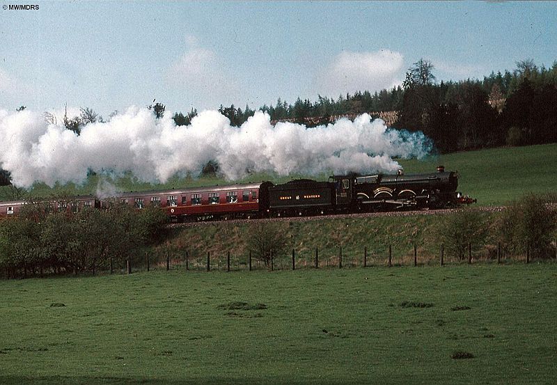 5029 passes Bradenham (Mike Walker)