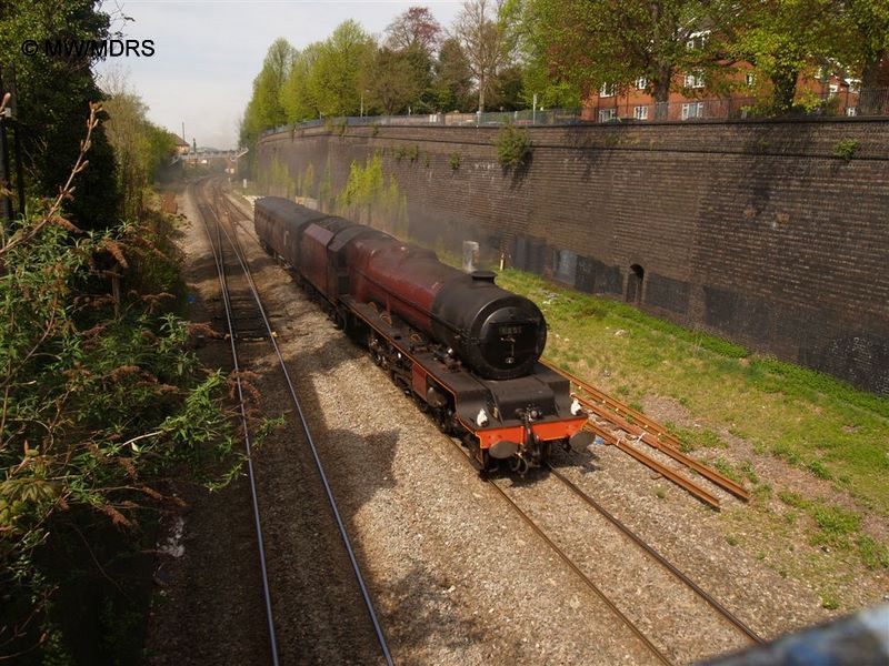 6201 passing High Wycombe (Mike Walker)