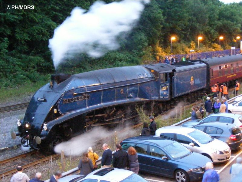 60007 at Beaconsfield (Peter Hicks)