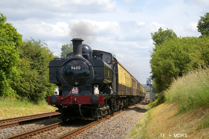 9600 approaching Haddenham (Tim Edmonds)