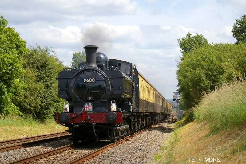 9600 approaching Haddenham (Tim Edmonds)